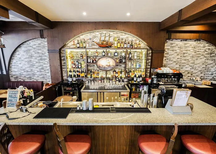 Hotel Quincentennial 3*