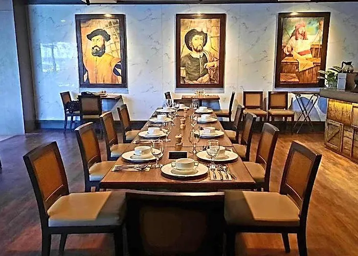 Quincentennial Hotel 3*