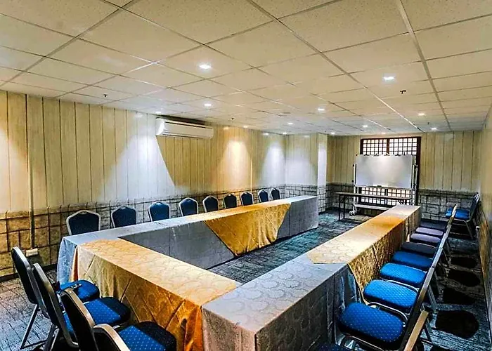Quincentennial Hotel 3*