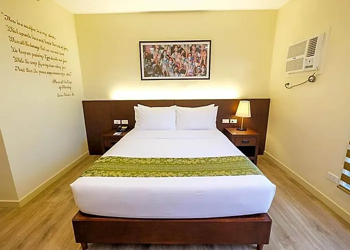 Quincentennial Hotel 3*