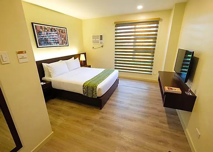 Quincentennial Hotel 3*